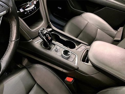 Used 2022 Cadillac XT6 Premium Luxury image 14