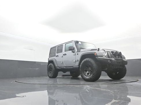 Used 2017 Jeep Wrangler Unlimited Rubicon w/ Connectivity Group image 26