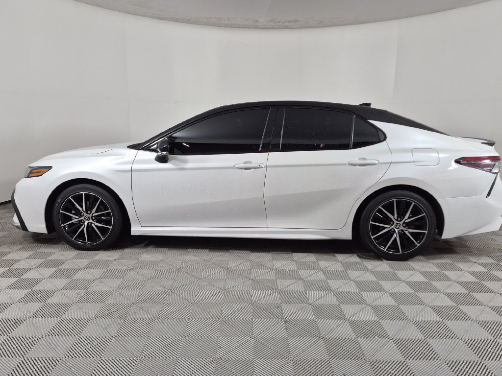 Used 2023 Toyota Camry XSE FWD image 6