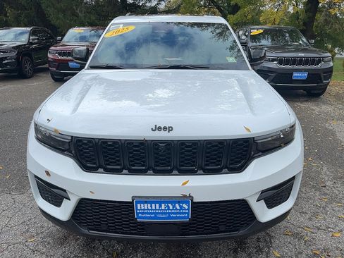 New 2025 Jeep Grand Cherokee Limited w/ Luxury Tech Group II image 2