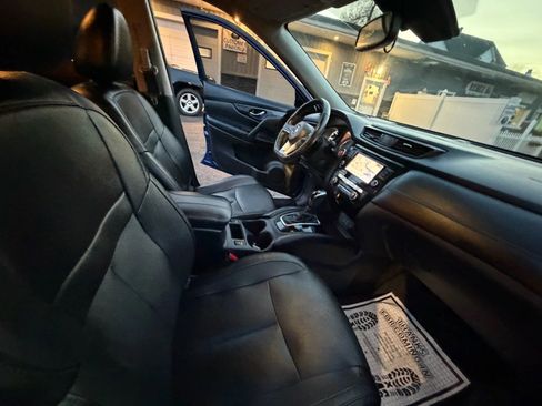 Used 2018 Nissan Rogue SL w/ Premium Package image 6