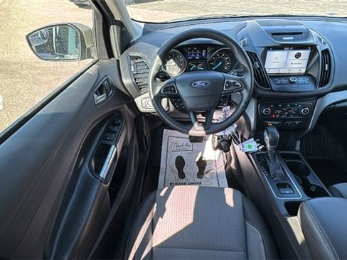 Certified 2018 Ford Escape SE w/ SE Sync 3 Package image 12