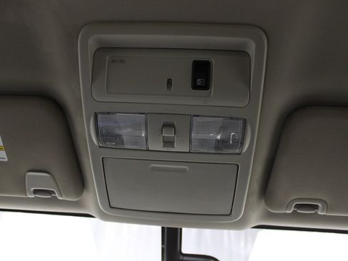 Used 2017 Nissan Titan SV AWD/4WD image 31