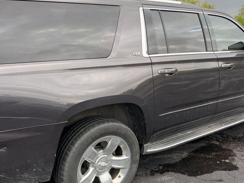 Used 2016 Chevrolet Suburban LTZ image 11