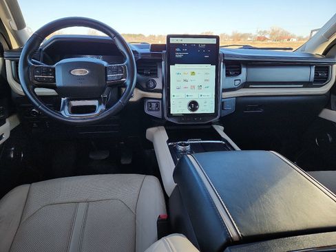 Used 2023 Ford Expedition Max Platinum image 12