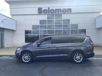 Used 2022 Chrysler Pacifica Touring-L
