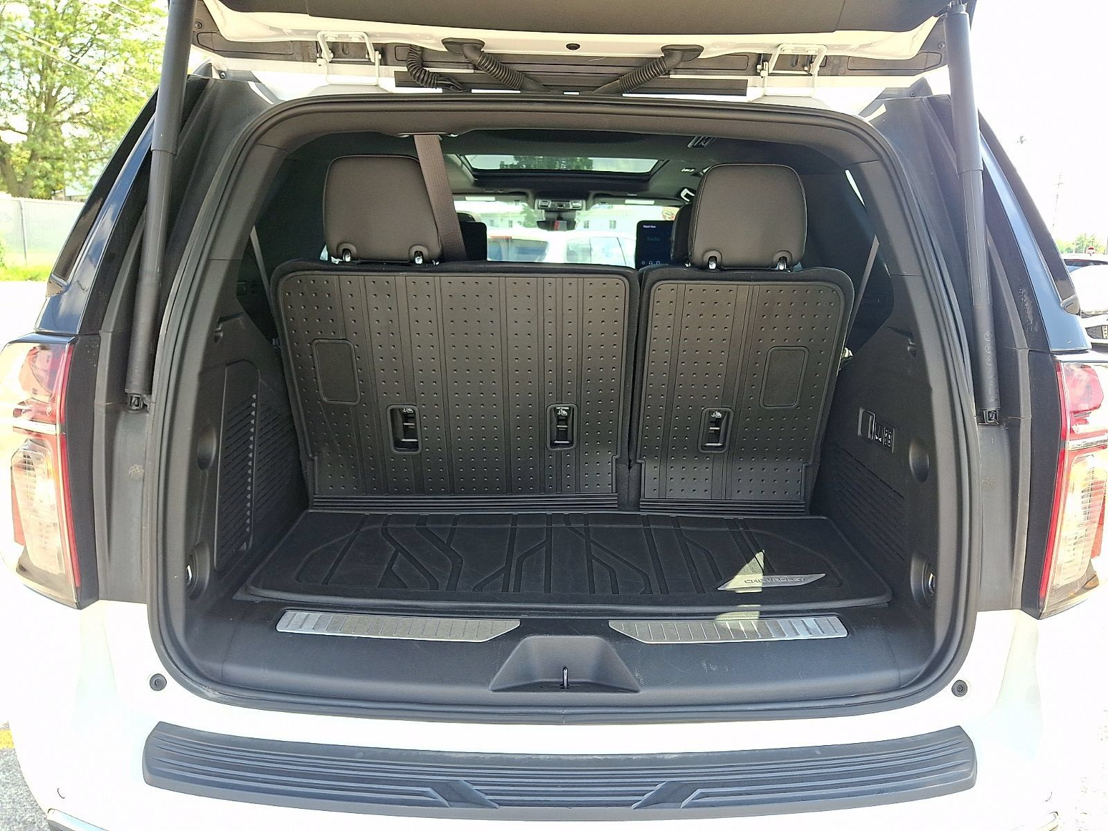 Used 2023 Chevrolet Tahoe High Country AWD/4WD image 27