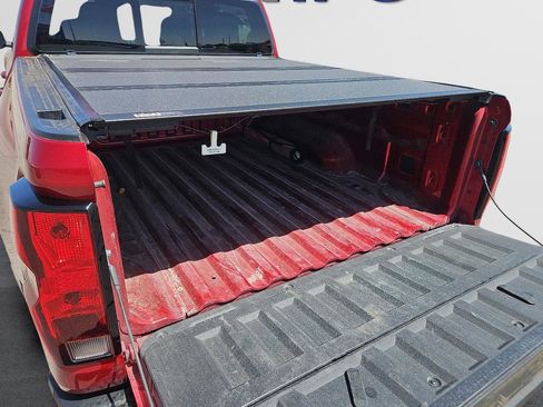 Used 2024 Chevrolet Colorado LT w/ LT Convenience Package RWD image 7