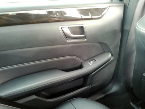 Used 2014 Mercedes-Benz E 250 BlueTEC Sedan image 31