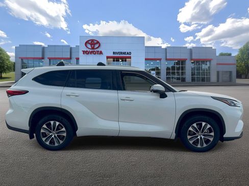 Certified 2020 Toyota Highlander XLE AWD/4WD image 4