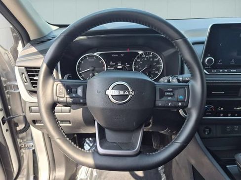 Used 2025 Nissan Rogue SV AWD/4WD image 18