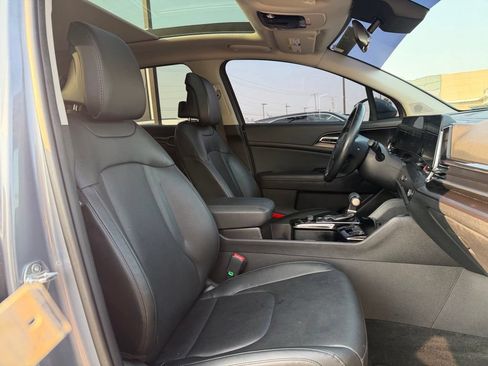 Certified 2025 Kia Sportage EX w/ Premium Package AWD/4WD image 34