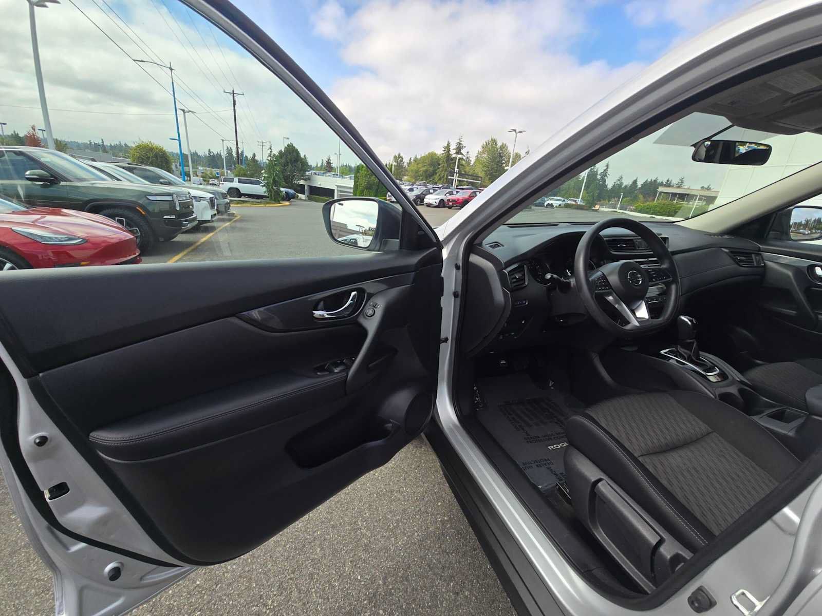 Used 2018 Nissan Rogue S AWD/4WD image 20