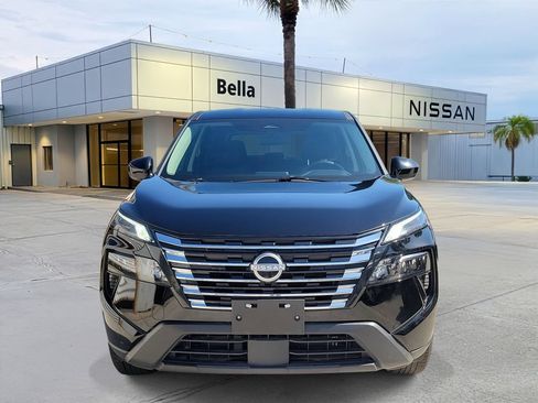 Certified 2025 Nissan Rogue SV FWD image 12