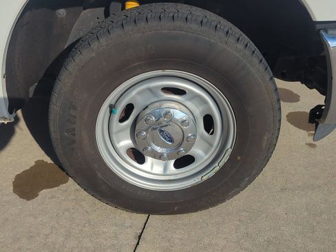 Used 2016 Ford F250 XL w/ Power Equipment Group image 25