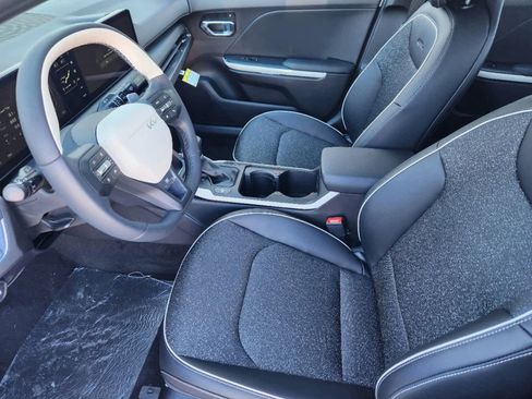 New 2025 Kia K4 GT-Line w/ GT-Line Sunroof Package image 9