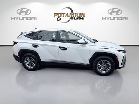 Certified 2025 Hyundai Tucson SE FWD image 4