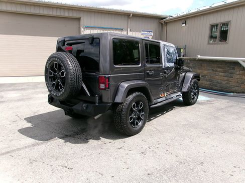Used 2017 Jeep Wrangler Unlimited Sahara AWD/4WD image 5