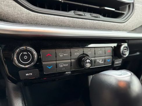 Used 2023 Jeep Compass Latitude w/ Convenience Group AWD/4WD image 15