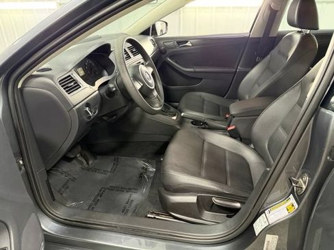 Used 2011 Volkswagen Jetta SE FWD image 11