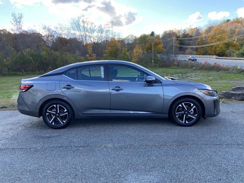 Used 2024 Nissan Sentra SV image 6