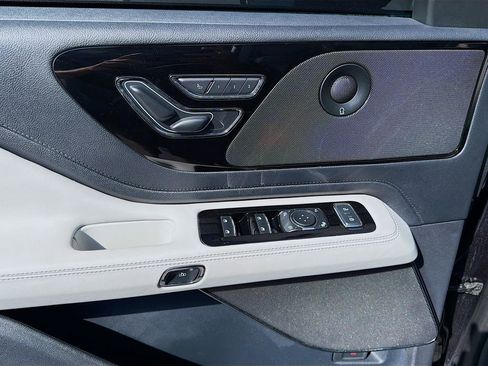 Used 2025 Lincoln Aviator Reserve w/ Illumination Package RWD image 25
