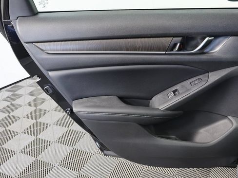 Used 2022 Honda Accord Touring image 11