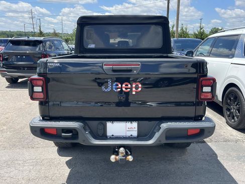 Used 2021 Jeep Gladiator Sport AWD/4WD image 7