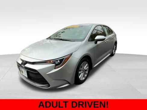 Used 2024 Toyota Corolla LE image 2