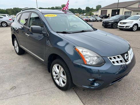 Used 2015 Nissan Rogue S w/ Convenience Package AWD/4WD image 2
