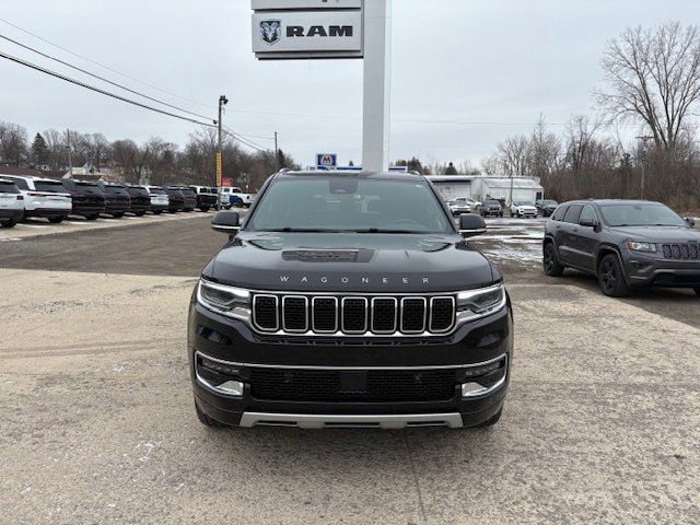 Used 2024 Jeep Wagoneer L Series II w/ Flexible Seating Group AWD/4WD image 2