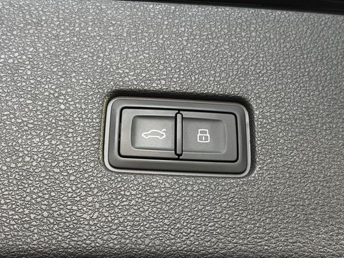 Used 2019 Audi Q8 Premium Plus AWD/4WD image 15