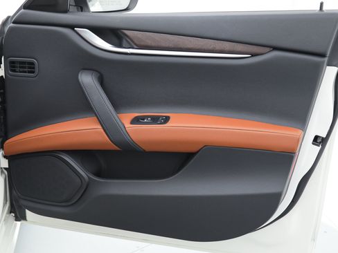 Certified 2023 Maserati Ghibli Modena RWD image 9