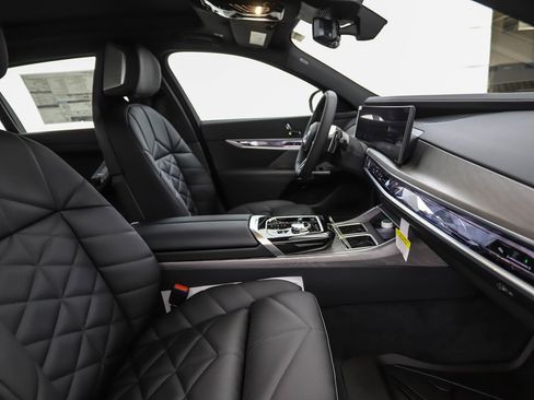 New 2026 BMW 740i xDrive image 31