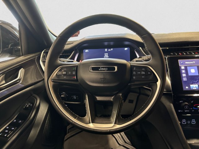 Used 2023 Jeep Grand Cherokee Altitude AWD/4WD image 13