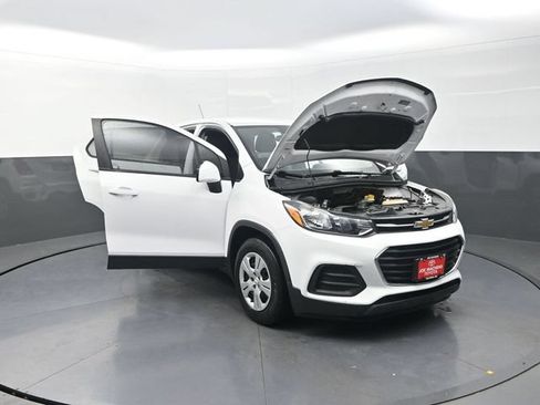 Used 2018 Chevrolet Trax LS FWD image 39
