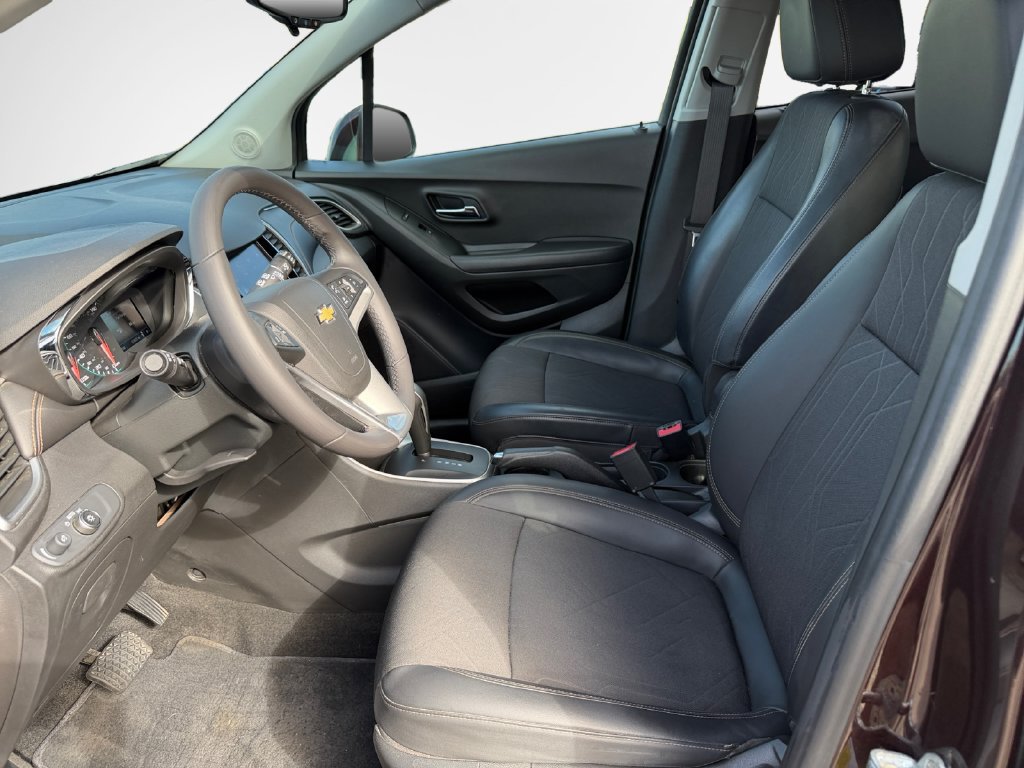 Used 2020 Chevrolet Trax LT w/ LT Convenience Package AWD/4WD image 12