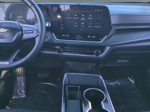 Used 2025 Chevrolet Equinox LT image 11