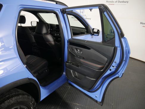 Used 2024 Honda Pilot TrailSport image 8