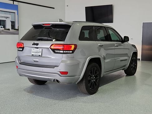 Used 2019 Jeep Grand Cherokee Altitude RWD image 8