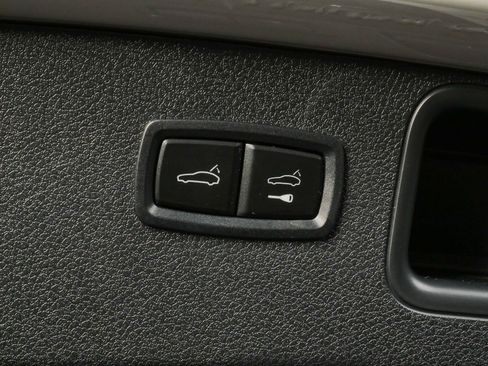 Used 2022 Porsche Macan AWD/4WD image 32