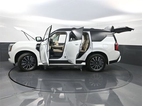 Used 2025 Nissan Armada Platinum Reserve image 44