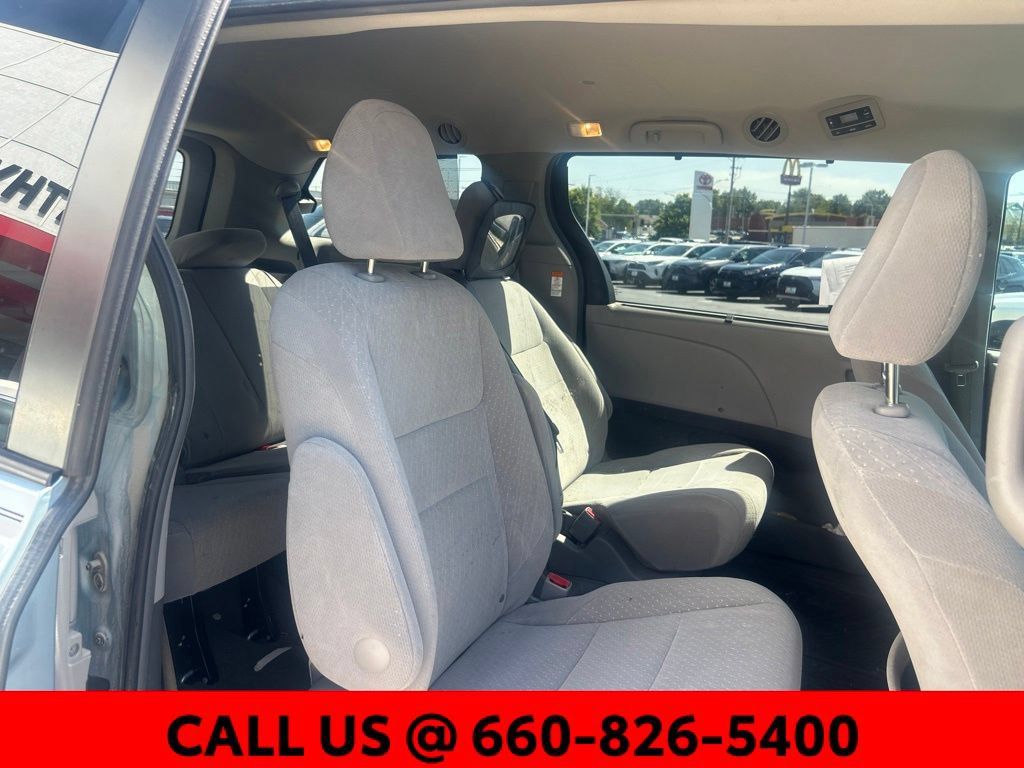 Used 2017 Toyota Sienna LE FWD image 9