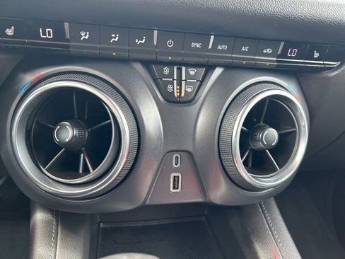Used 2025 Kia Telluride EX w/ EX Captain's Chair Package AWD/4WD image 79