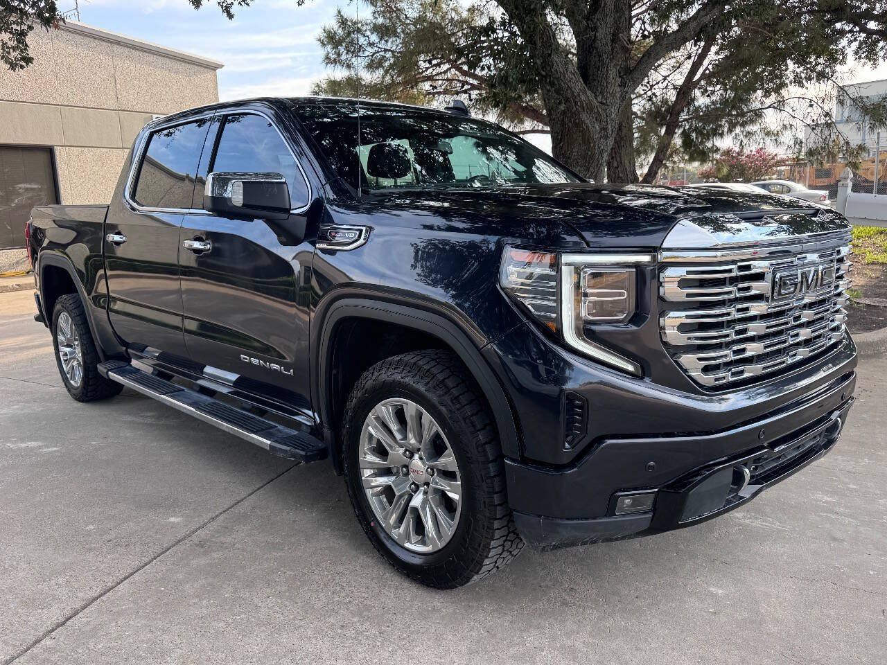 Used 2023 GMC Sierra 1500 Denali AWD/4WD image 3