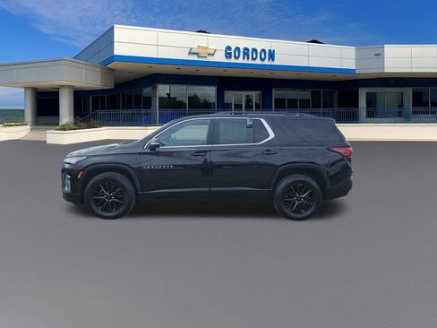 Used 2023 Chevrolet Traverse LT FWD image 2