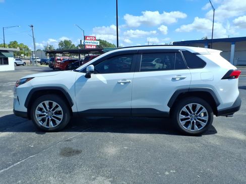 Used 2023 Toyota RAV4 XLE Premium FWD image 4