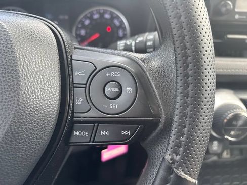Used 2021 Toyota RAV4 XLE FWD image 16