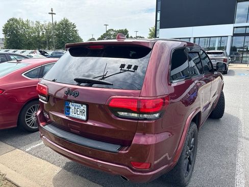 Used 2018 Jeep Grand Cherokee Altitude AWD/4WD image 6