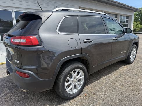 Used 2015 Jeep Cherokee Latitude w/ Cold Weather Group AWD/4WD image 5